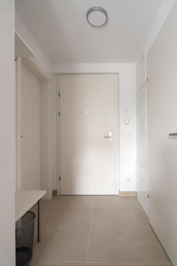 Ruhig, Hell Und Neu Mit Garage Apartment Wina Bagian luar foto