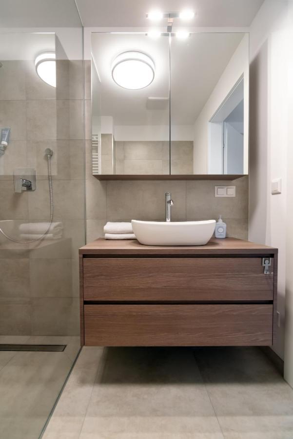 Ruhig, Hell Und Neu Mit Garage Apartment Wina Bagian luar foto