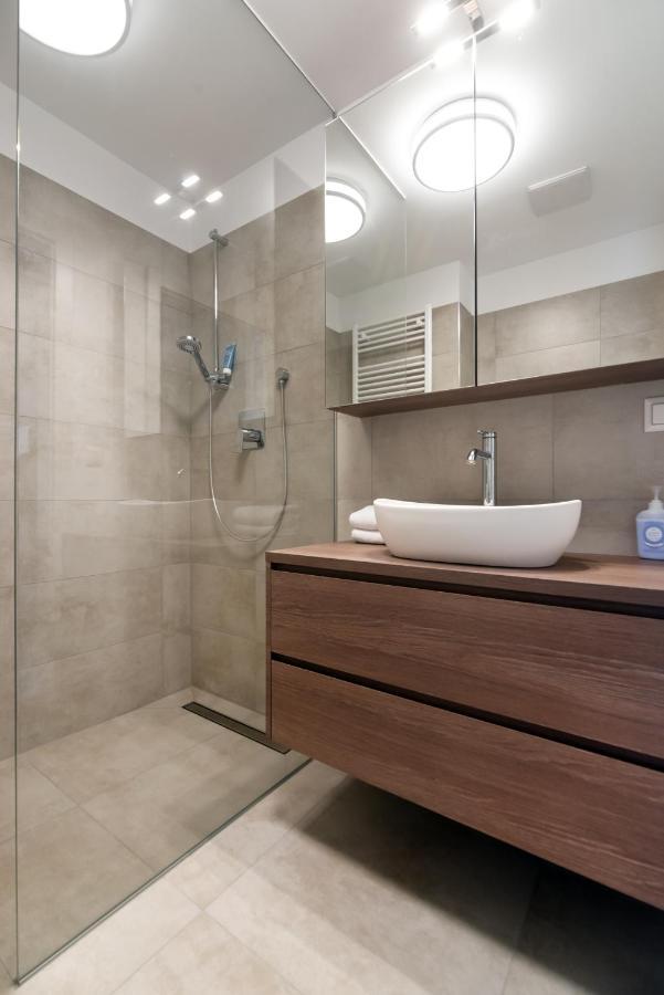 Ruhig, Hell Und Neu Mit Garage Apartment Wina Bagian luar foto